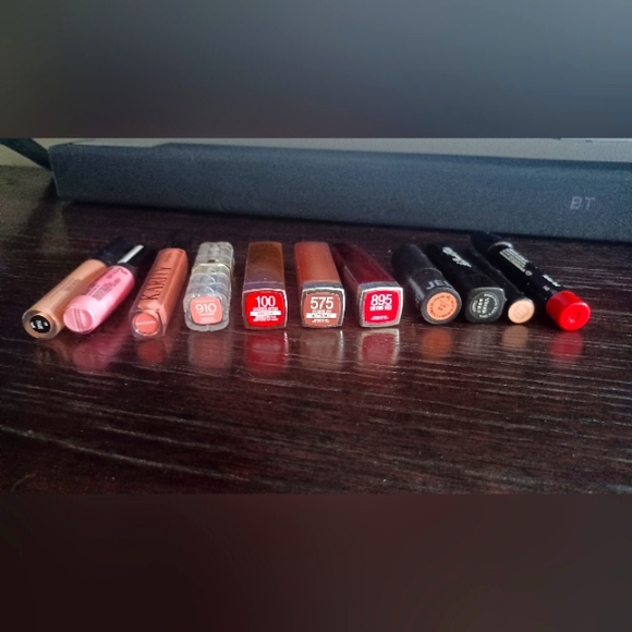 Lot of lipsticks and lipgloss assorted brands and colors - Picture 2 of 4